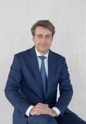 E. Blum & Co. AG - Buck Niklas-Fenio